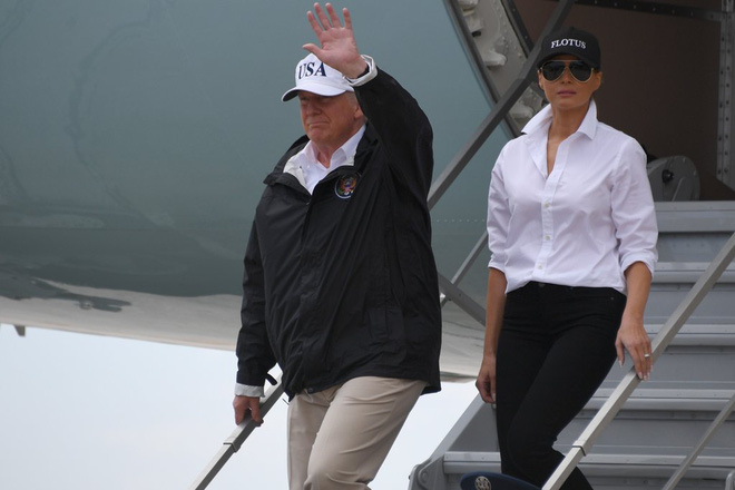 Suốt 4 năm chồng đắc cử Tổng thống Mỹ, cũng có vài lần bà Melania Trump diện đồ bình dân, nhưng bão tố vẫn cứ ập đến bất kỳ lúc nào - Ảnh 7.