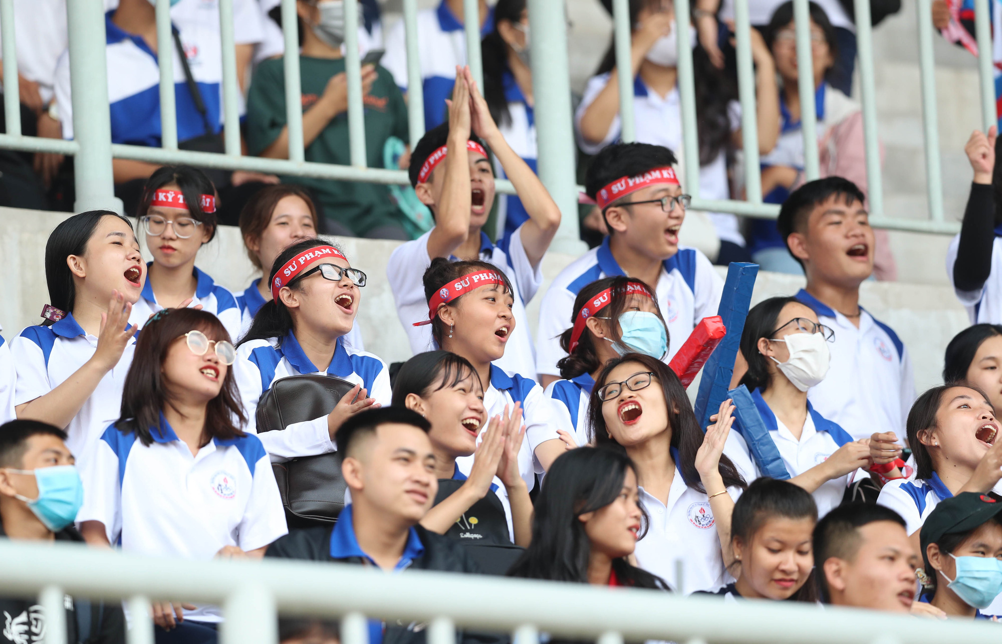 Đội bóng sinh viên nhận thưởng 100 triệu đồng từ bầu Đức sau trận thắng ở SV-League 2020 - Ảnh 2. Đội bóng sinh viên nhận thưởng 100 triệu đồng từ bầu Đức sau trận thắng ở SV-League 2020 - Ảnh 2.