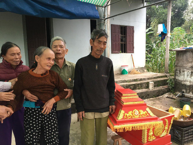 Thương hai anh em sinh đôi thương vong trên đường về quê: Mẹ bỏ đi từ khi còn nhỏ, gia cảnh nghèo khó - Ảnh 3.