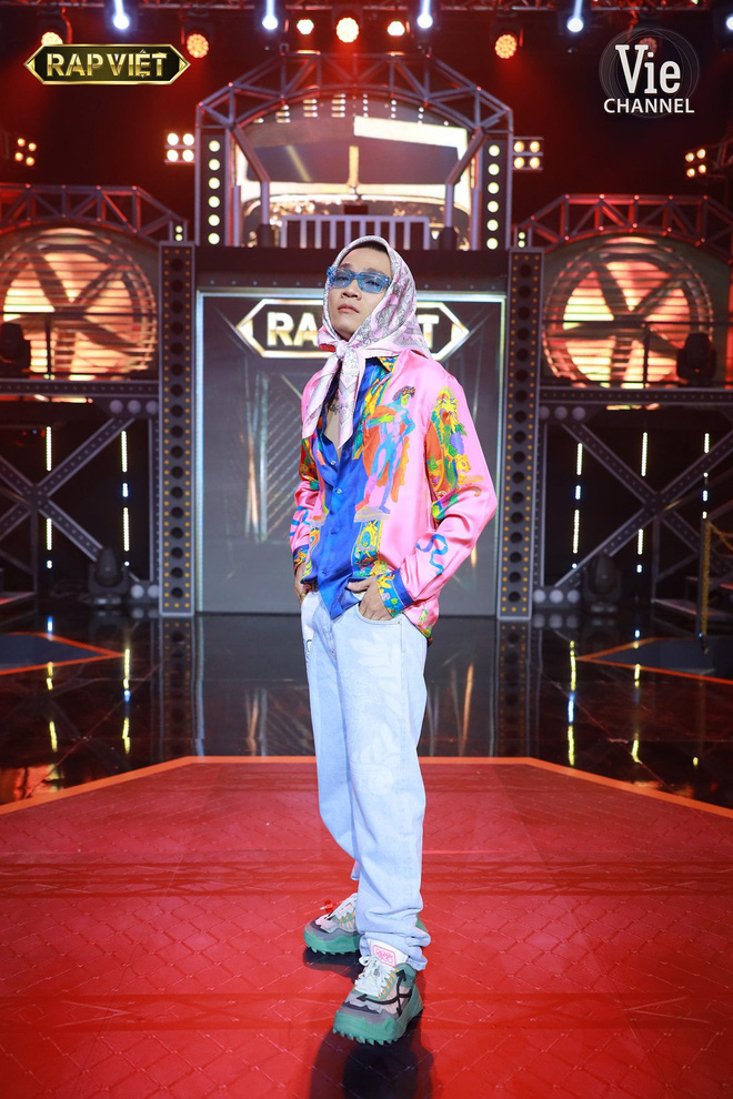 Chung kết Rap Việt: Đ&atilde; c&oacute; b&agrave; ngoại Wowy th&igrave; c&oacute; lu&ocirc;n &ocirc;ng ngoại Binz! - Ảnh 1.