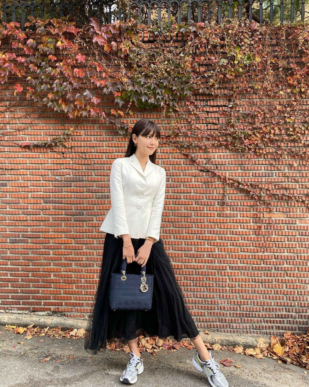 Street style của sao Hàn bước vào tháng 11: đơn giản, dễ học theo mà diện cho mùa lạnh chỉ có đẹp thôi! - Ảnh 10. Street style của sao Hàn bước vào tháng 11: đơn giản, dễ học theo mà diện cho mùa lạnh chỉ có đẹp thôi! - Ảnh 10.