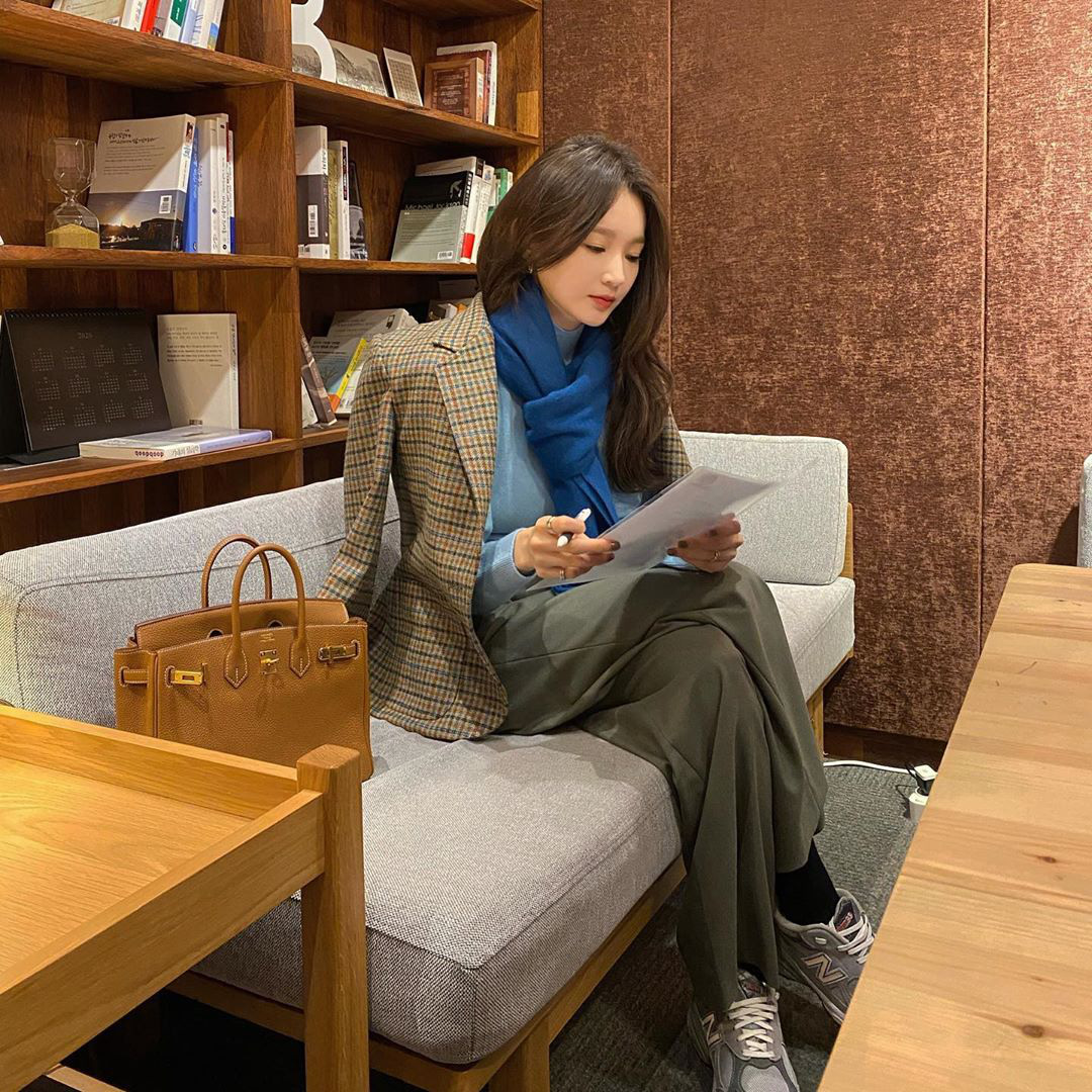 Street style của sao Hàn bước vào tháng 11: đơn giản, dễ học theo mà diện cho mùa lạnh chỉ có đẹp thôi! - Ảnh 3. Street style của sao Hàn bước vào tháng 11: đơn giản, dễ học theo mà diện cho mùa lạnh chỉ có đẹp thôi! - Ảnh 3.