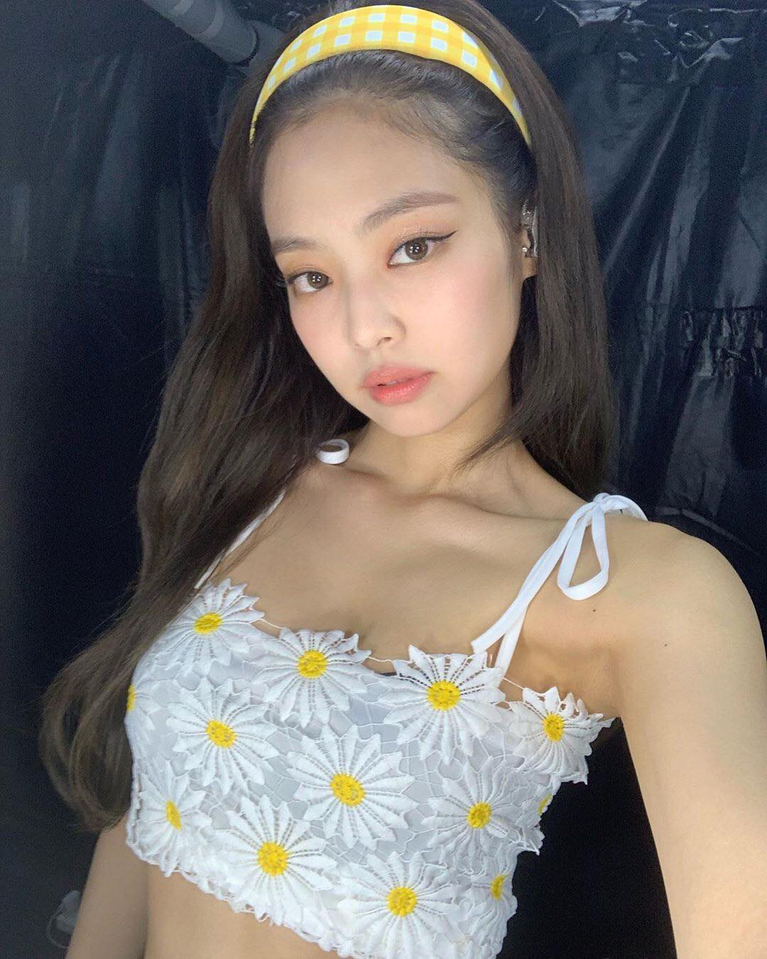 Sắp kỷ niệm 2 năm ngày debut với SOLO, cùng điểm lại những set đồ iconic nhất trong đợt quảng bá của Jennie - Ảnh 12. Sắp kỷ niệm 2 năm ngày debut với SOLO, cùng điểm lại những set đồ iconic nhất trong đợt quảng bá của Jennie - Ảnh 12.