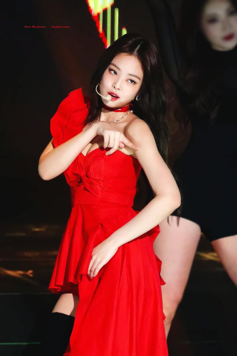 Sắp kỷ niệm 2 năm ngày debut với SOLO, cùng điểm lại những set đồ iconic nhất trong đợt quảng bá của Jennie - Ảnh 7. Sắp kỷ niệm 2 năm ngày debut với SOLO, cùng điểm lại những set đồ iconic nhất trong đợt quảng bá của Jennie - Ảnh 7.