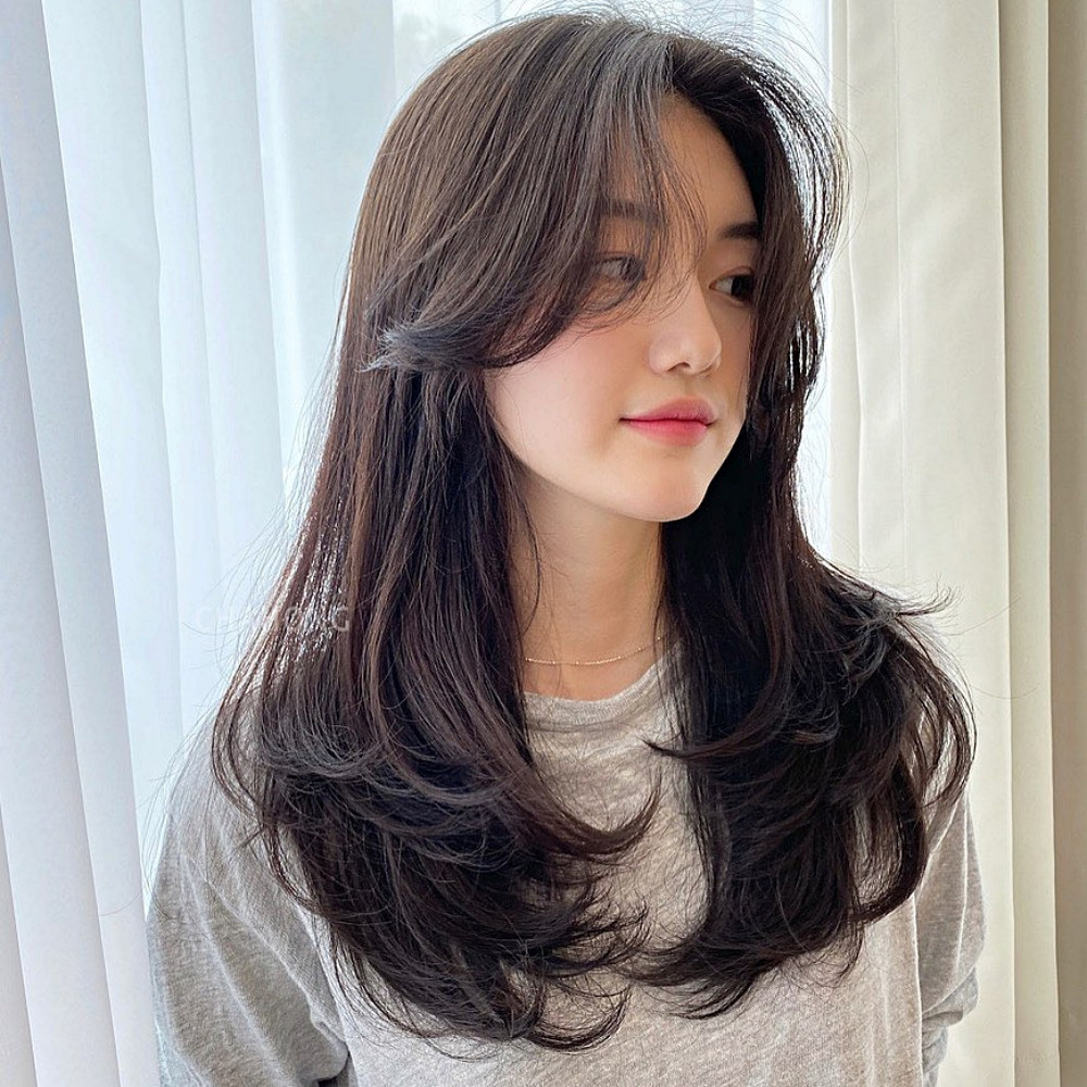 Kiểu tóc xoăn Hàn Quốc: Với kiểu tóc xoăn Hàn Quốc đầy năng lượng, bạn sẽ trông rất trẻ trung và tươi mới. Hãy xem hình ảnh liên quan đến kiểu tóc này để tìm kiếm cảm hứng cho một thay đổi tuyệt vời trên mái tóc của mình.