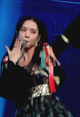 Jisoo cứ l&ecirc;n s&acirc;n khấu l&agrave; gồng m&igrave;nh căng thẳng, khả năng tr&igrave;nh diễn bị ch&ecirc; l&agrave; k&eacute;m hơn cả th&agrave;nh vi&ecirc;n hụt của BLACKPINK? - Ảnh 1.