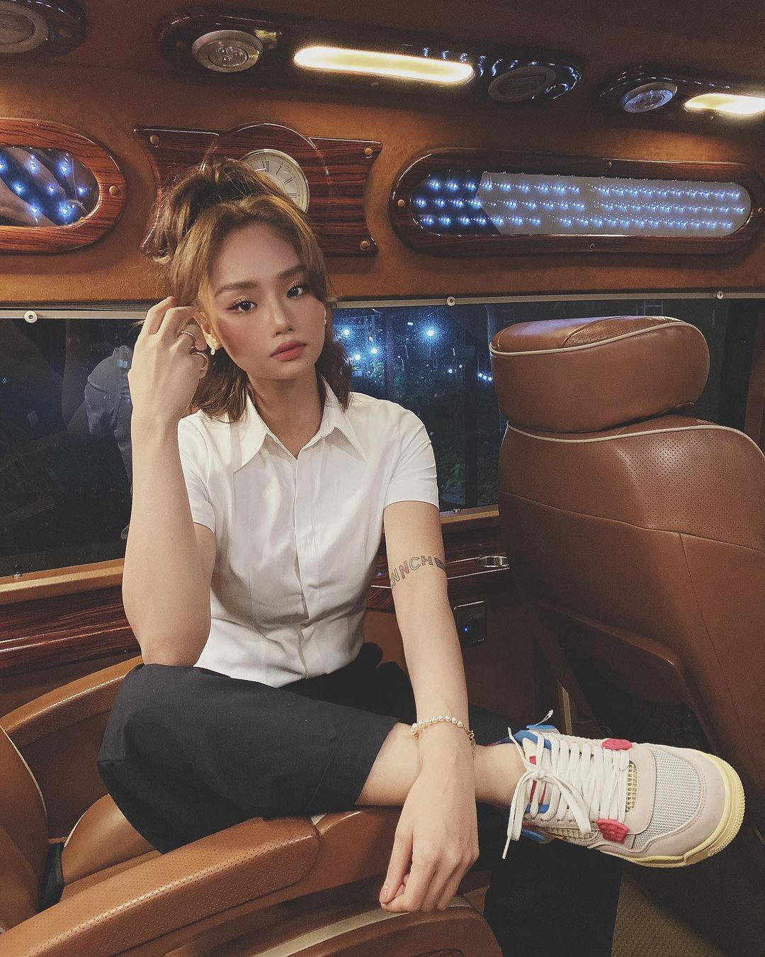 Instagram look của sao Việt tuần qua: Ngọc Trinh diện crop top cài đúng 1 chiếc khuy, 3 mỹ nhân khoe dáng với bikini cực gắt - Ảnh 4. Instagram look của sao Việt tuần qua: Ngọc Trinh diện crop top cài đúng 1 chiếc khuy, 3 mỹ nhân khoe dáng với bikini cực gắt - Ảnh 4.