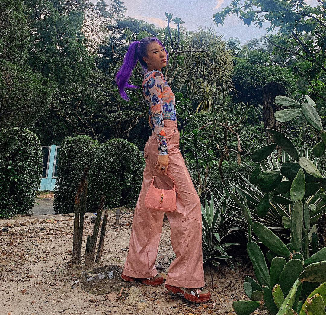 Instagram look của sao Việt tuần qua: Ngọc Trinh diện crop top cài đúng 1 chiếc khuy, 3 mỹ nhân khoe dáng với bikini cực gắt - Ảnh 2. Instagram look của sao Việt tuần qua: Ngọc Trinh diện crop top cài đúng 1 chiếc khuy, 3 mỹ nhân khoe dáng với bikini cực gắt - Ảnh 2.