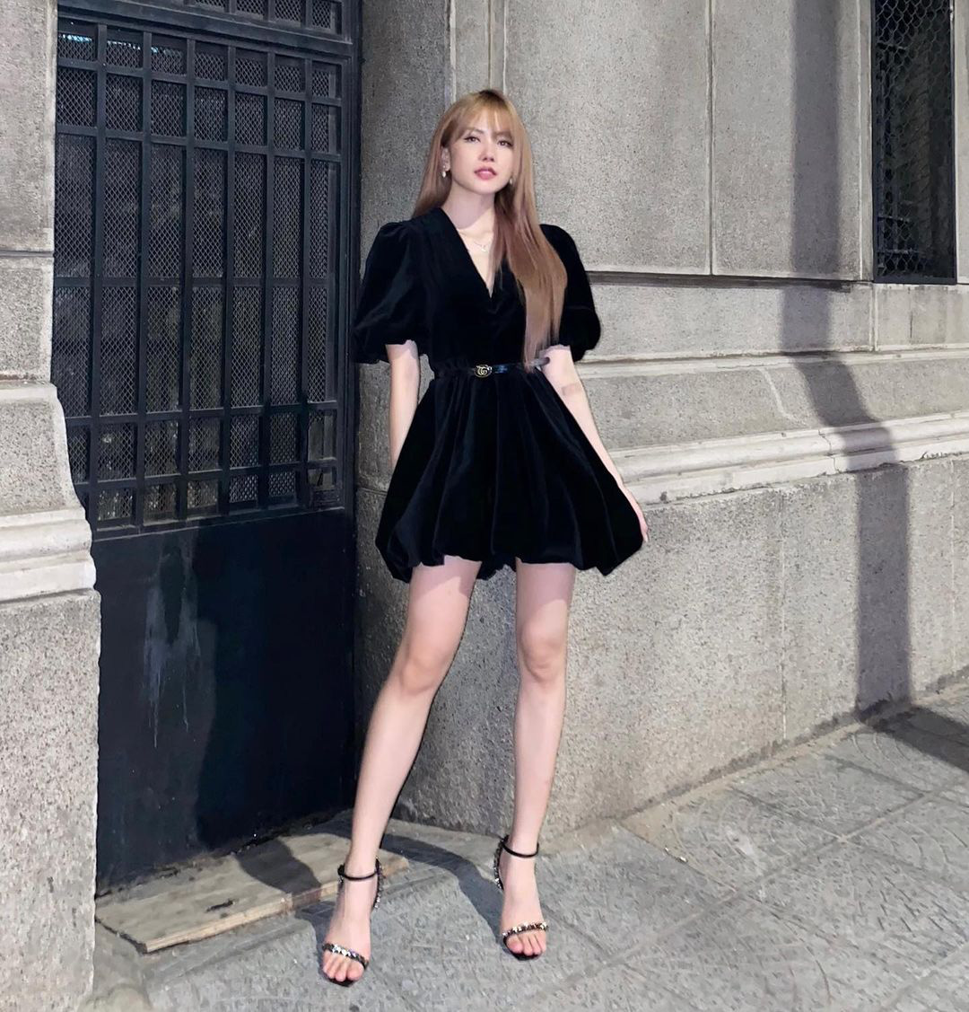 Instagram look của sao Việt tuần qua: Ngọc Trinh diện crop top cài đúng 1 chiếc khuy, 3 mỹ nhân khoe dáng với bikini cực gắt - Ảnh 7. Instagram look của sao Việt tuần qua: Ngọc Trinh diện crop top cài đúng 1 chiếc khuy, 3 mỹ nhân khoe dáng với bikini cực gắt - Ảnh 7.