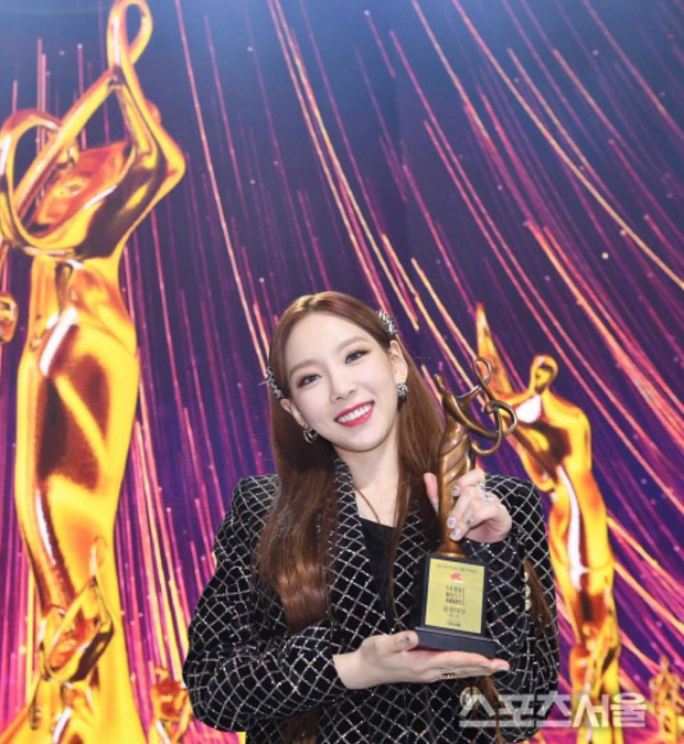 Netizen tranh cãi gay gắt xung quanh Daesang đầu tiên trong sự nghiệp solo của Taeyeon: SMA chẳng phải là sân chơi của SM hay sao? - Ảnh 2.