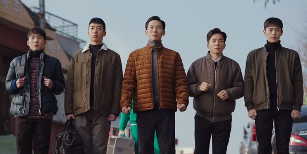 Ngơ ngác như đám trẻ ở nhà quê mới lên, 5 anh em Triều Tiên cưng muốn xỉu ở Crash Landing on You - Ảnh 1.