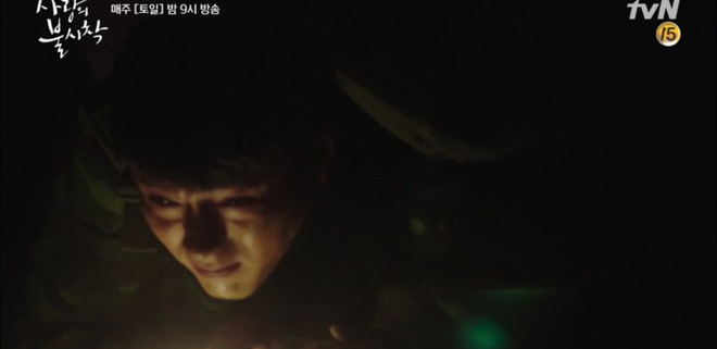 Xót xa vì Son Ye Jin bị anh trai chà đạp, Hyun Bin khiến chị em nhũn tim vì cái ôm dỗ dành ở tập 11 Crash Landing on You - Ảnh 2.