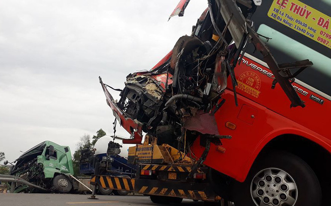 Tai nạn kinh hoàng tại Huế, xe khách tông liên hoàn, 7 người bị thương - Ảnh 1.