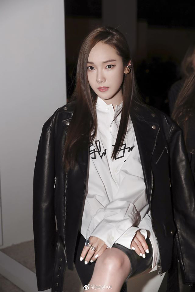 Jessica Jung lên đồ “chanh sả” dự NYFW nhưng lại bị phóng viên quốc tế dìm thê thảm, lộ từ chân ngắn đến mặt trắng bệch lệch tông - Ảnh 3.