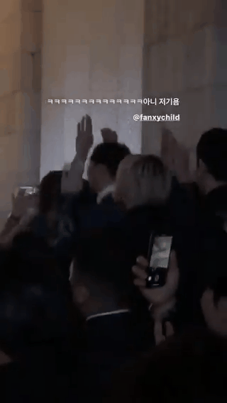 G&oacute;c đ&aacute;ng y&ecirc;u: Zico, Crush, Penomeco nhảy tưng theo IU trong đ&aacute;m cưới, fanboy ch&iacute;nh hiệu đ&acirc;y chứ đ&acirc;u - Ảnh 4.