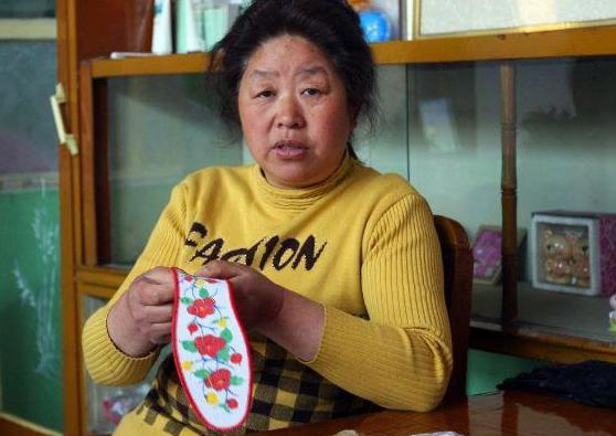 Lạm dụng quá nhiều vitamin C với mong muốn hồi xuân, người phụ nữ Trung Quốc thấy mặt nổi đầy nám, tàn nhang - Ảnh 1.