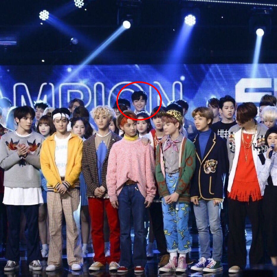 Đứng cuối sân khấu nhưng nam idol mới nổi vẫn giật spotlight, biến dàn mỹ nam nhà SM thành “chú lùn” nhờ chiều cao 1m91 siêu soái - Ảnh 2. Đứng cuối sân khấu nhưng nam idol mới nổi vẫn giật spotlight, biến dàn mỹ nam nhà SM thành “chú lùn” nhờ chiều cao 1m91 siêu soái - Ảnh 2.