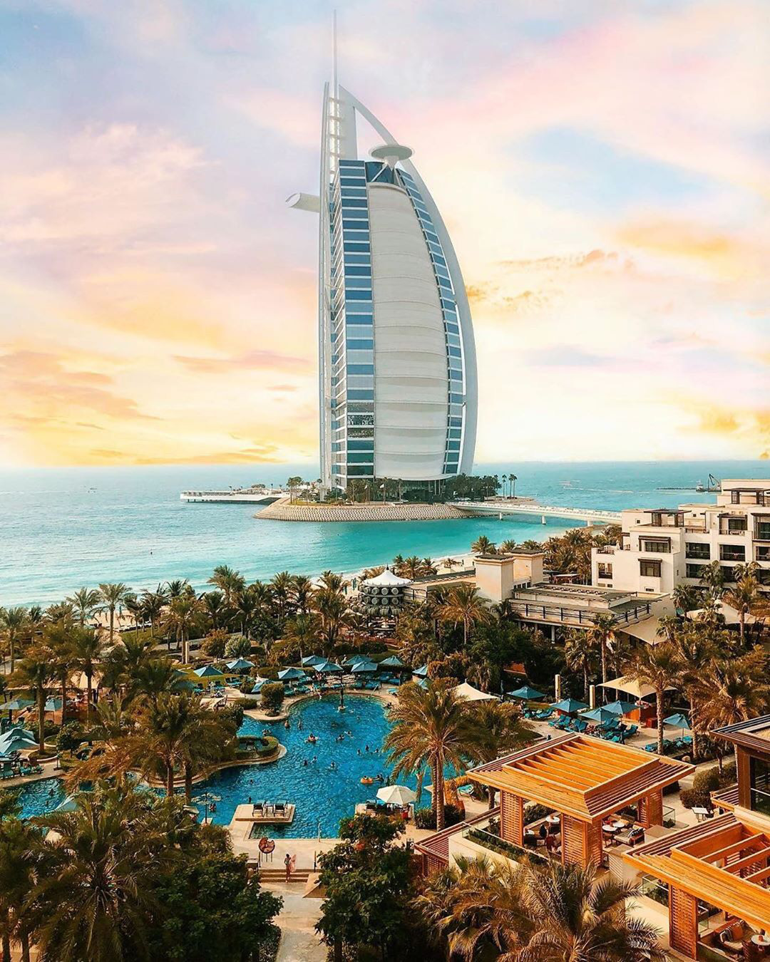 Ở khách sạn 7 sao duy nhất thế giới ở Dubai, hóa ra vì quá đẳng cấp nên du khách quốc tế thêm ... 2 sao?  - Ảnh 1.