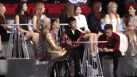 Khi G-Dragon phản ứng trước sân khấu của đàn em: Thuộc làu nhạc BLACKPINK, phải lòng Baekhyun, còn cosplay biểu cảm há hốc miệng của Taeyeon - Ảnh 8.