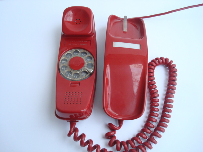 Chán smartphone, cô nàng nổi hứng tự chế điện thoại quay số đồ cổ lai tạp chuẩn xịn vintage - Ảnh 2.