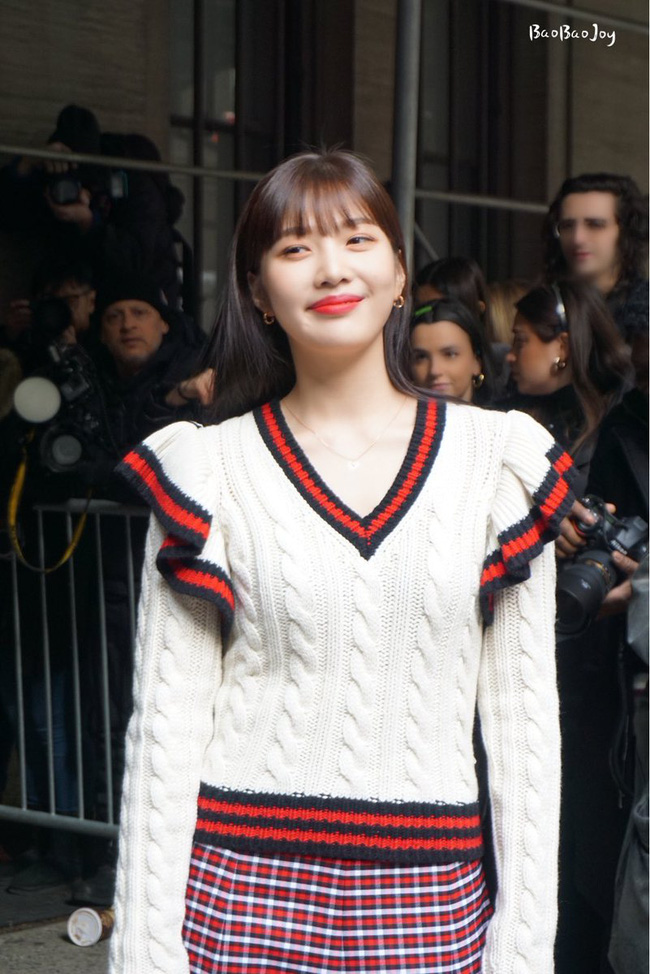 Joy (Red Velvet) lên đồ xinh tươi như nữ sinh, đẹp thách thức mọi góc chụp dìm hàng tại NYFW - Ảnh 4.
