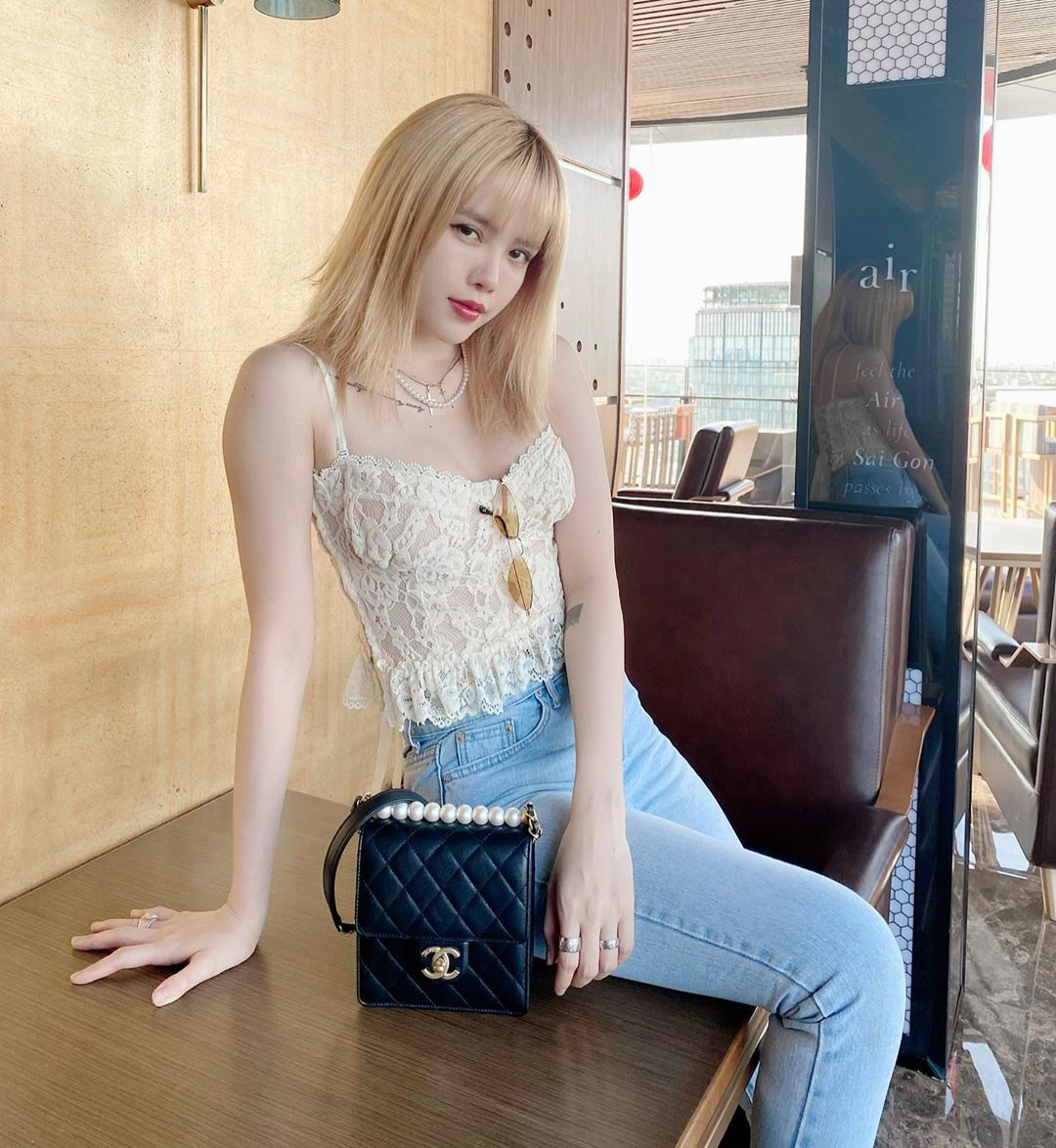 10 gợi ý lên đồ dịp Valentine từ hội sành mặc Instagram: Cân hết style nhẹ nhàng, sang chảnh cho đến sexy, set nào cũng xinh hết nút - Ảnh 3.