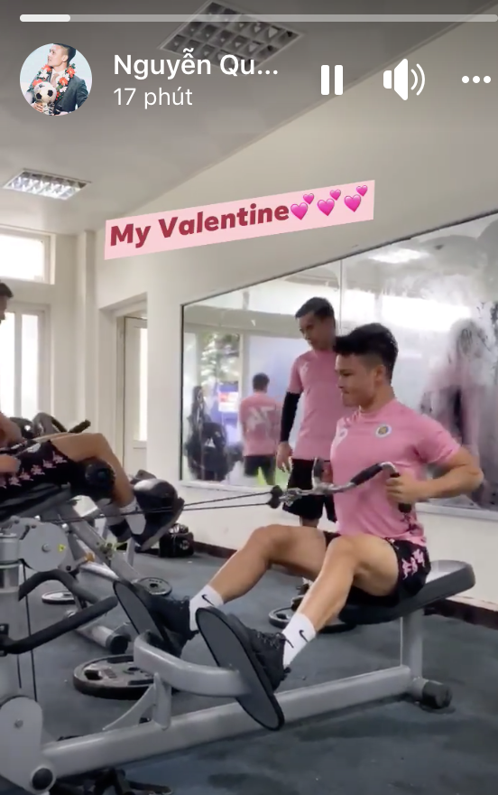 Quang Hải miệt mài tập gym, Bùi Tiến Dũng bán socola dạo trong ngày valentine: Toàn cực phẩm mà lại FA thế này - Ảnh 2.