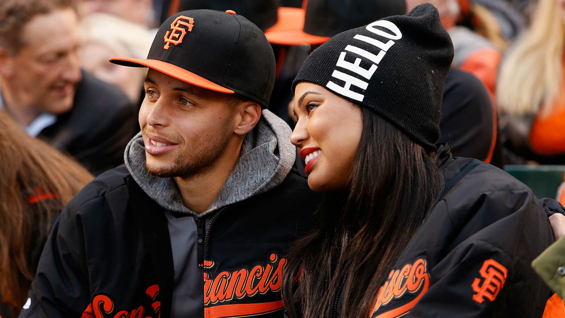 Mối tình “thanh mai trúc mã” của cầu thủ bóng rổ ảnh hưởng nhất thập kỉ khiến ai cũng ao ước