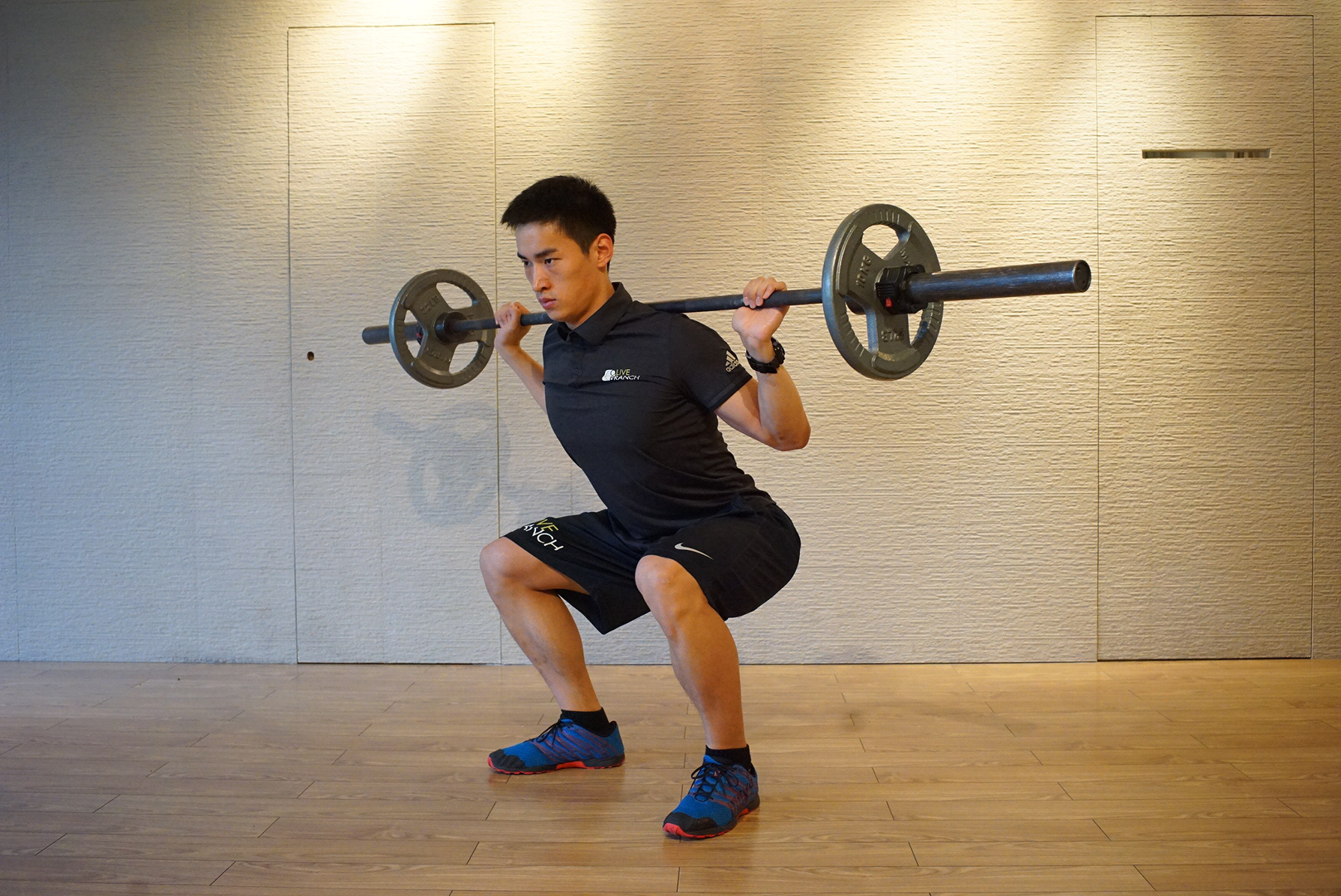 Tập squat rất tốt cho cơ thể, nhưng có 4 nhóm người cẩn thận nếu không muốn hại thân! - Ảnh 2.