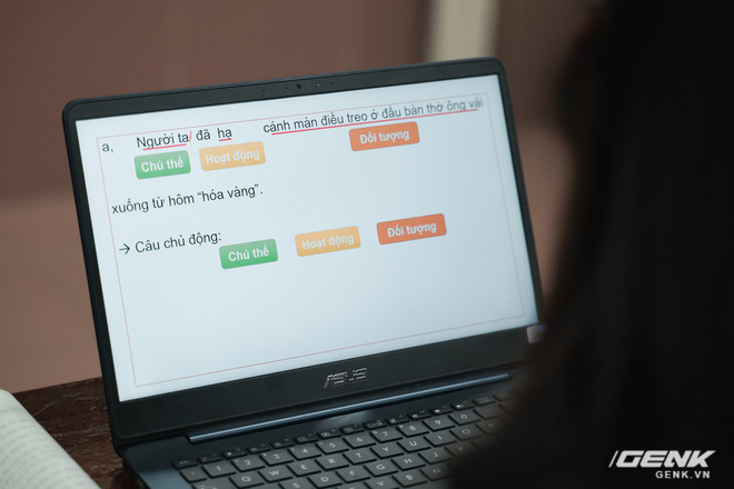 Ngồi ké lớp học online trong dịch Covid-19: Giảng bài qua voice chat, gửi bài tập bằng phần mềm và lý do phương pháp này cần thời gian để áp dụng rộng rãi - Ảnh 3.