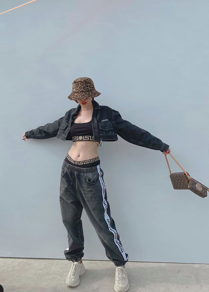 Những vòng eo đẹp siêu thực của mỹ nhân Việt: Chi Pu, Tóc Tiên nhỏ đến khó tin, Angela Phương Trinh cực đỉnh nhờ đâu? - Ảnh 4. Những vòng eo đẹp siêu thực của mỹ nhân Việt: Chi Pu, Tóc Tiên nhỏ đến khó tin, Angela Phương Trinh cực đỉnh nhờ đâu? - Ảnh 4.