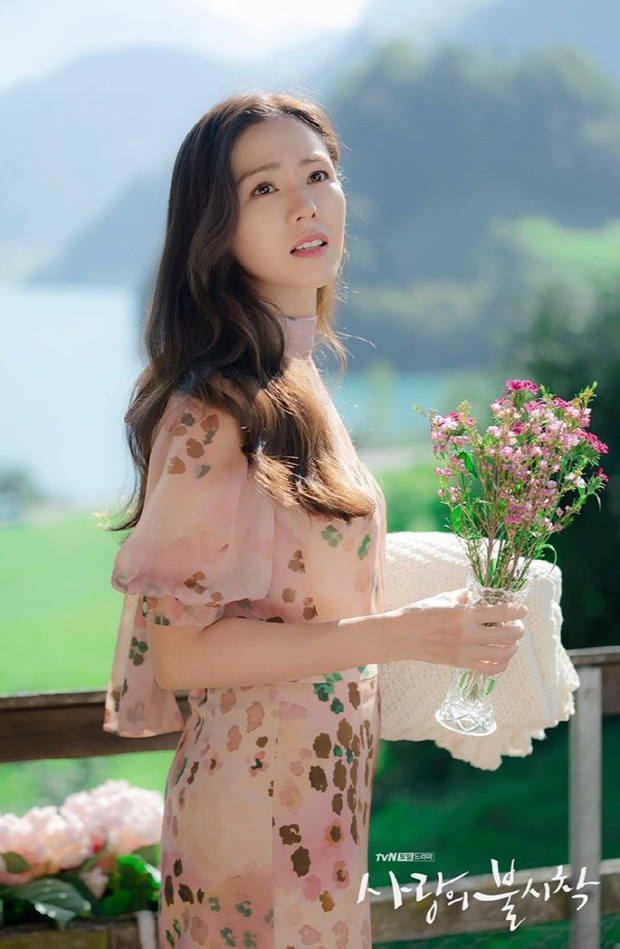 Nhìn qua thì đẹp, soi kỹ là chỉ muốn quỳ vì bộ ảnh của Hyun Bin - Son Ye Jin: Dây quần và lọ hoa, sao mà thấy tức á! - Ảnh 10.