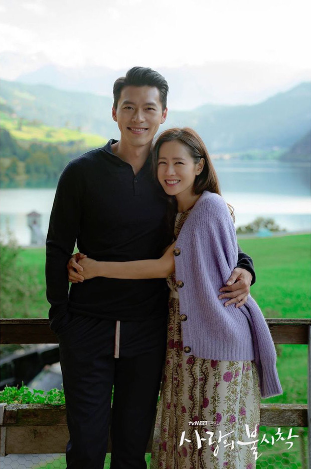 Nhìn qua thì đẹp, soi kỹ là chỉ muốn quỳ vì bộ ảnh của Hyun Bin - Son Ye Jin: Dây quần và lọ hoa, sao mà thấy tức á! - Ảnh 1.