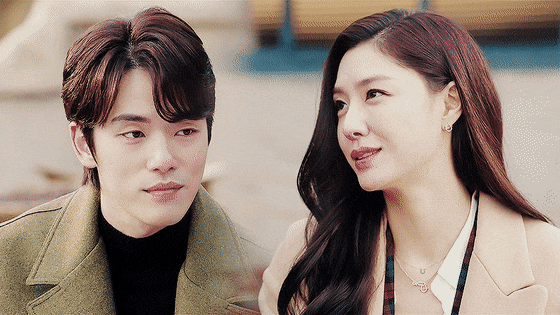 Mối tình buồn tê tái của cặp đôi phụ Crash Landing on You: Seo Dan và Seung Jun đều xứng đáng được hạnh phúc - Ảnh 1.