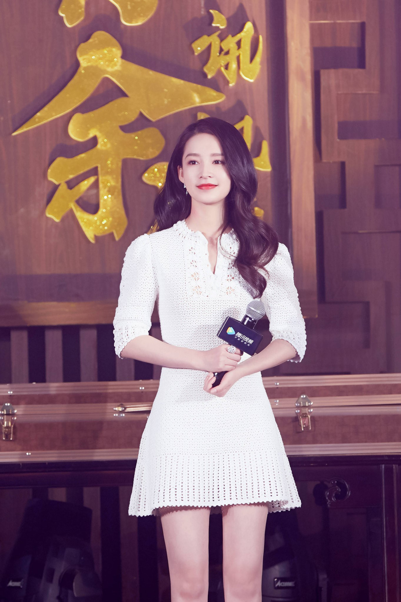 Cùng diện váy bánh bèo, Park Min Young xinh rất xinh nhưng không lấn át được Lisa với đôi giày đế độn hàng khủng - Ảnh 5.