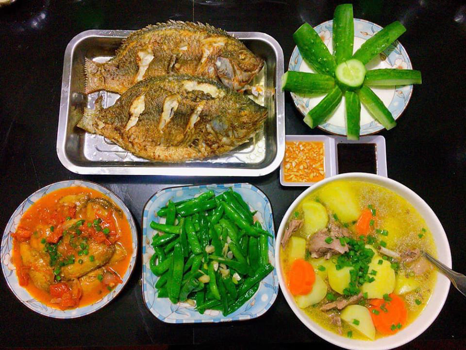 C&ocirc; g&aacute;i khoe m&acirc;m cơm tự l&agrave;m nh&igrave;n th&ocirc;i đ&atilde; thấy ngon miệng, nhiều thanh ni&ecirc;n rần rần nhận vơ: Vợ tương lai l&agrave; đ&acirc;y chứ đ&acirc;u! - Ảnh 4.