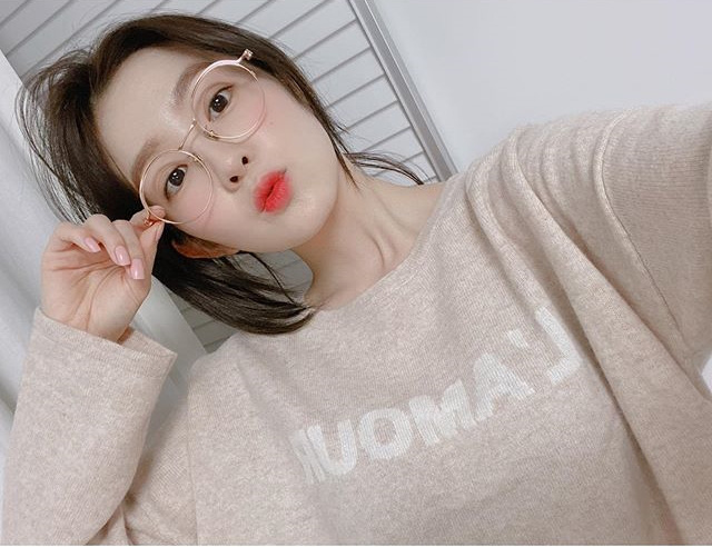 Nữ thần Irene (Red Velvet) khoe 2 hình selfie mà khiến dân tình tán loạn: Nhìn thế này ai nghĩ nữ idol đã 29 tuổi? - Ảnh 1.