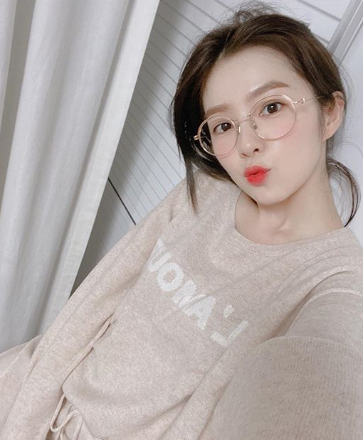 Nữ thần Irene (Red Velvet) khoe 2 hình selfie mà khiến dân tình tán loạn: Nhìn thế này ai nghĩ nữ idol đã 29 tuổi? - Ảnh 2.