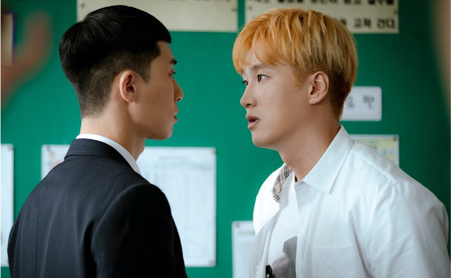 Review Tầng Lớp Itaewon: Anh thanh niên Park Seo Joon tẩm quất con quan tơi bời, thông điệp giàu nghèo ai coi cũng thấm - Ảnh 14.
