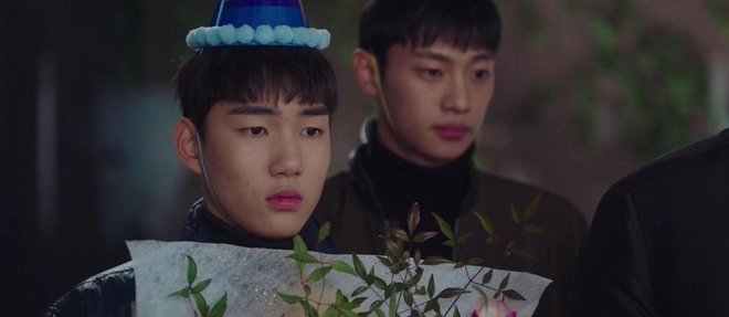 Crash Landing on You tập 12: Son Ye Jin hoá chị đại xã hội đen điều đàn em truy nã kẻ hãm hại Hyun Bin? - Ảnh 11. Crash Landing on You tập 12: Son Ye Jin hoá chị đại xã hội đen điều đàn em truy nã kẻ hãm hại Hyun Bin? - Ảnh 11.