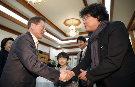 Dàn sao Ký sinh trùng gây bão khi diện kiến Tổng thống Hàn tại Nhà Xanh, sao nhí điển trai đến mức chiếm trọn spotlight - Ảnh 3.