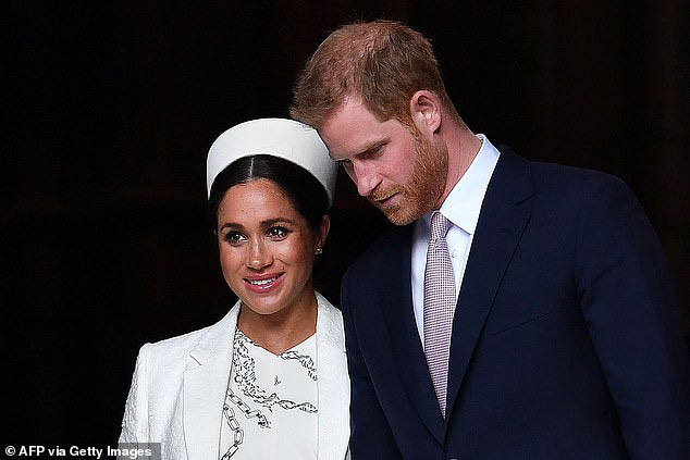 Hoàng gia Anh đưa ra thông báo ấn định ngày rời cung điện chính thức của Hoàng tử Harry và Meghan Markle không còn xa - Ảnh 1.