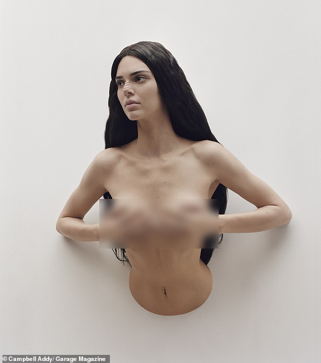Sau bộ hình nude 100%, Kendall Jenner lại cởi trần nóng mắt nhưng cách tạo dáng lần này đúng là lạ đến mức gây sốc - Ảnh 2.