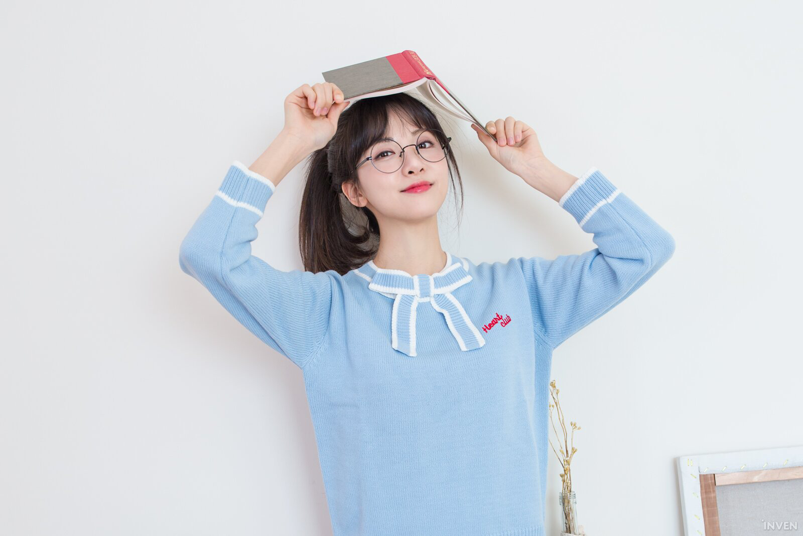 Ngắm trọn nhan sắc tựa thiên thần của nữ MC mới của LCK Kim Min Ah, không chỉ tài năng mà còn vô cùng xinh đẹp - Ảnh 13. Ngắm trọn nhan sắc tựa thiên thần của nữ MC mới của LCK Kim Min Ah, không chỉ tài năng mà còn vô cùng xinh đẹp - Ảnh 13.