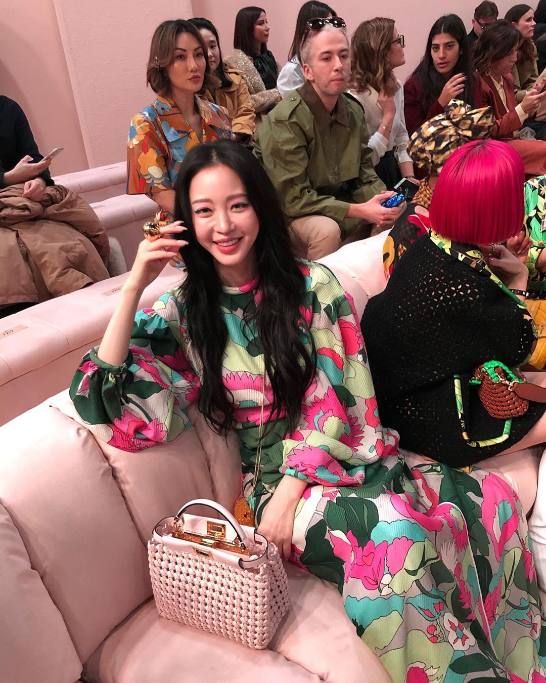 Milan Fashion Week: Park Min Young bỗng hóa một mẩu vì bộ cánh dìm dáng, Han Ye Seul diện váy sến nhưng vẫn đẹp - Ảnh 8.