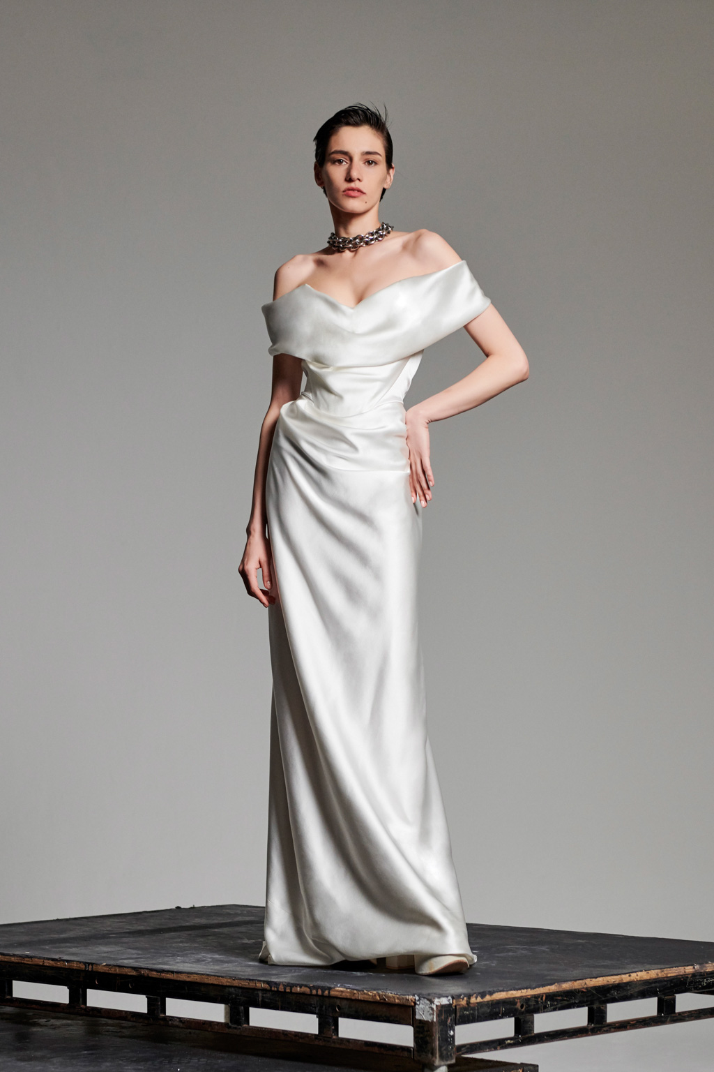 Váy cưới giá 8 600 USD của Tóc Tiên  2sao