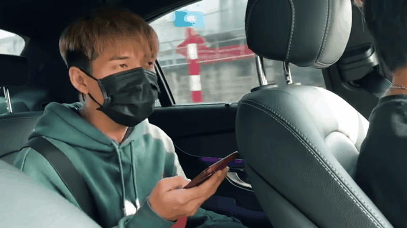 Dịch tr&agrave;n lan kh&ocirc;ng cản nổi đam m&ecirc; ca h&aacute;t: Đeo c&aacute;i khẩu trang v&agrave;o l&agrave; vẫn cất cao giọng như thường! - Ảnh 9.