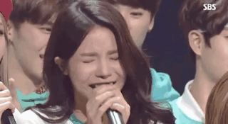 Những lần idol Kpop rơi nước mắt với chiến thắng đầu tiên: EXO khóc từ sân khấu vào đến hậu trường, TWICE toàn mít ướt, SEVENTEEN nức nở trông thấy thương - Ảnh 1.