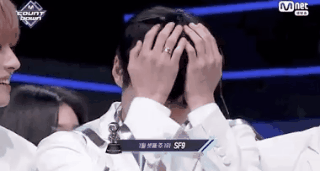 Những lần idol Kpop rơi nước mắt với chiến thắng đầu tiên: EXO khóc từ sân khấu vào đến hậu trường, TWICE toàn mít ướt, SEVENTEEN nức nở trông thấy thương - Ảnh 8.
