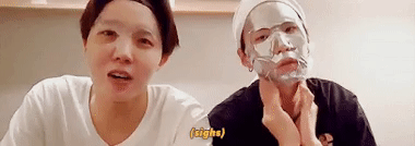 Idol nam dưỡng da khi đi show: Kai  (EXO) tranh thủ khoe múi, BTS nhí nhố đắp mặt nạ - Ảnh 9.